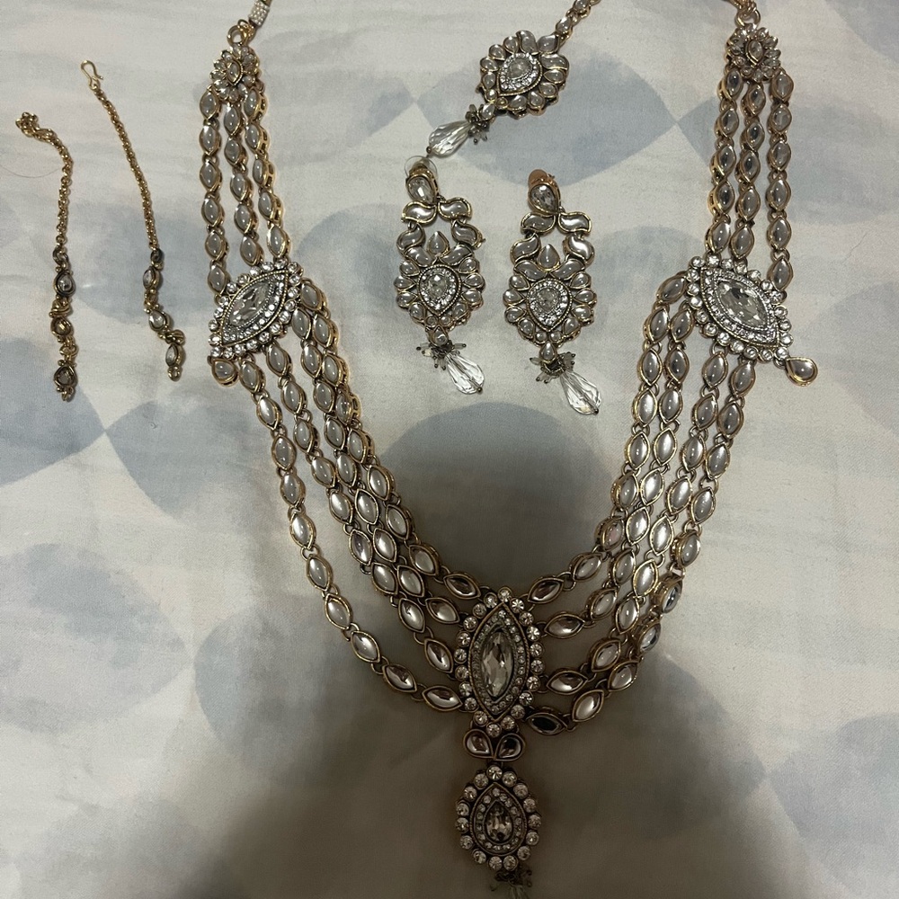 Indian jewelry set NWOT